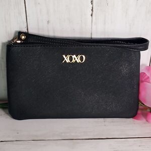 XOXO Corner Zip Wristlet